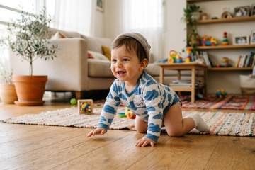 האם לתינוקות יש פיקות ברכיים?