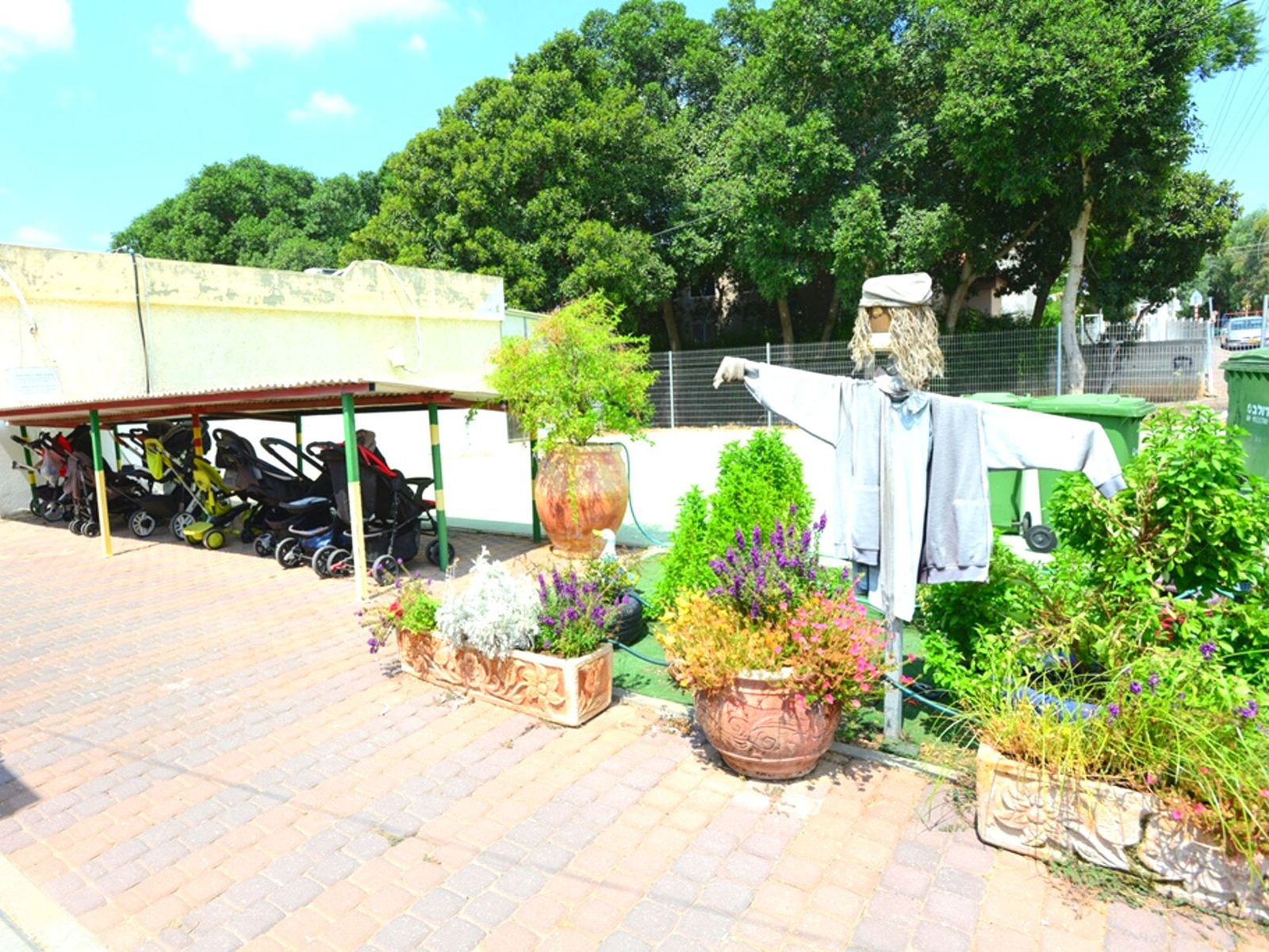 גינת-ירק-במעון-דובדבן-בני-עייש