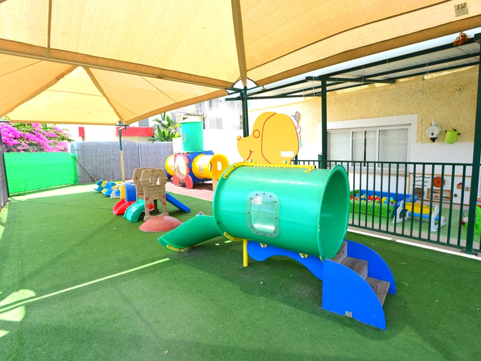 מעון-דובדבן-בני-עייש-מתקני-חצר